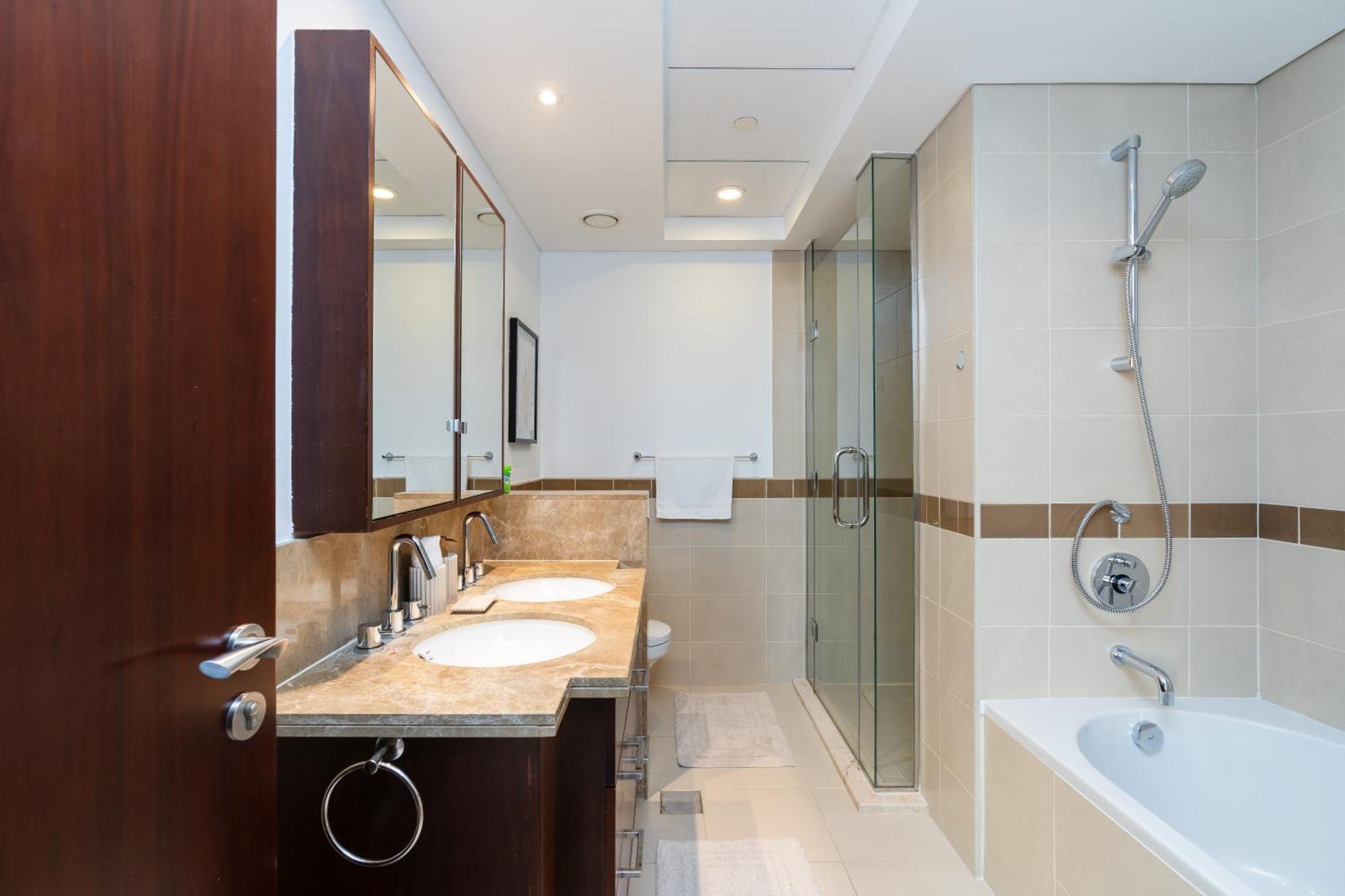 Luxury High Floor 1br With Full Burj Khalifa View By Apartment